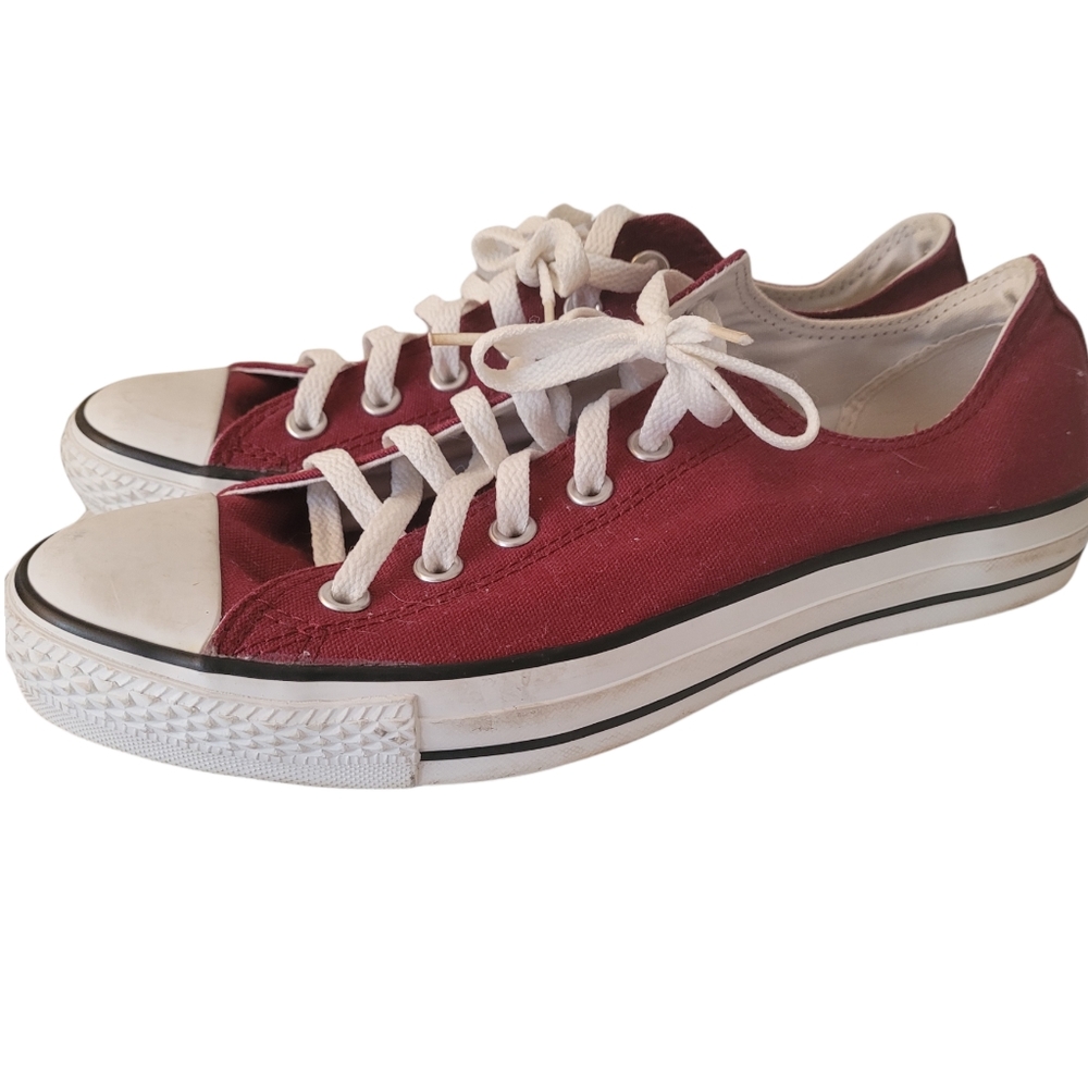 Maroon converse low top all star